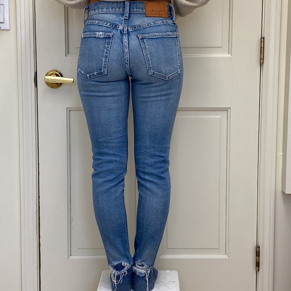Moussy Skinny Low Rise Light Wash Fading Detail Rip & Distress Blue Denim Jeans - Picture 3 of 16